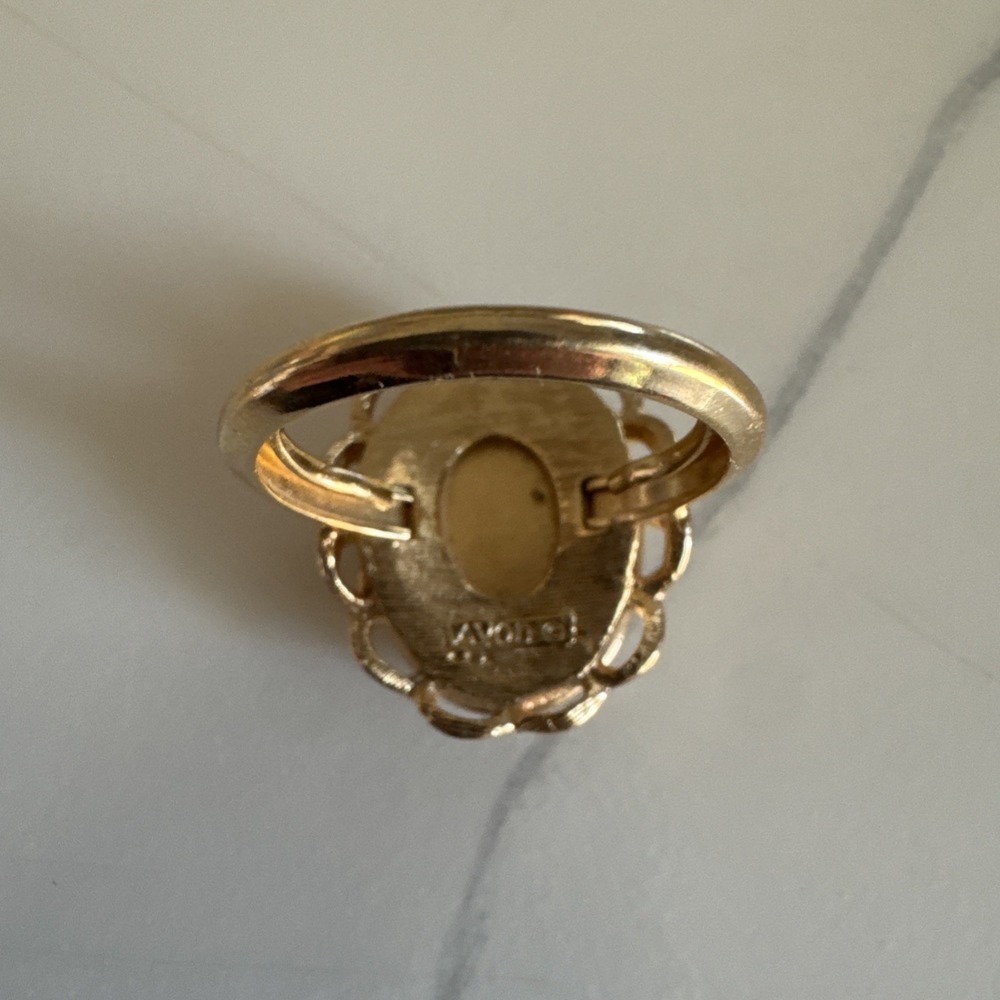 Avon Vintage Gold Tone Floral Oval Porcelain Locket Cocktail Ring Signed - Picture 4 of 7